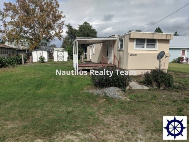 property at 20624 Palmetto Ln