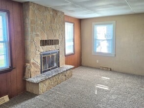 7489 Jefferson St in Adrian, MI - Foto de edificio - Building Photo