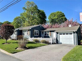 83 Friendship St in East Greenwich, RI - Building Photo