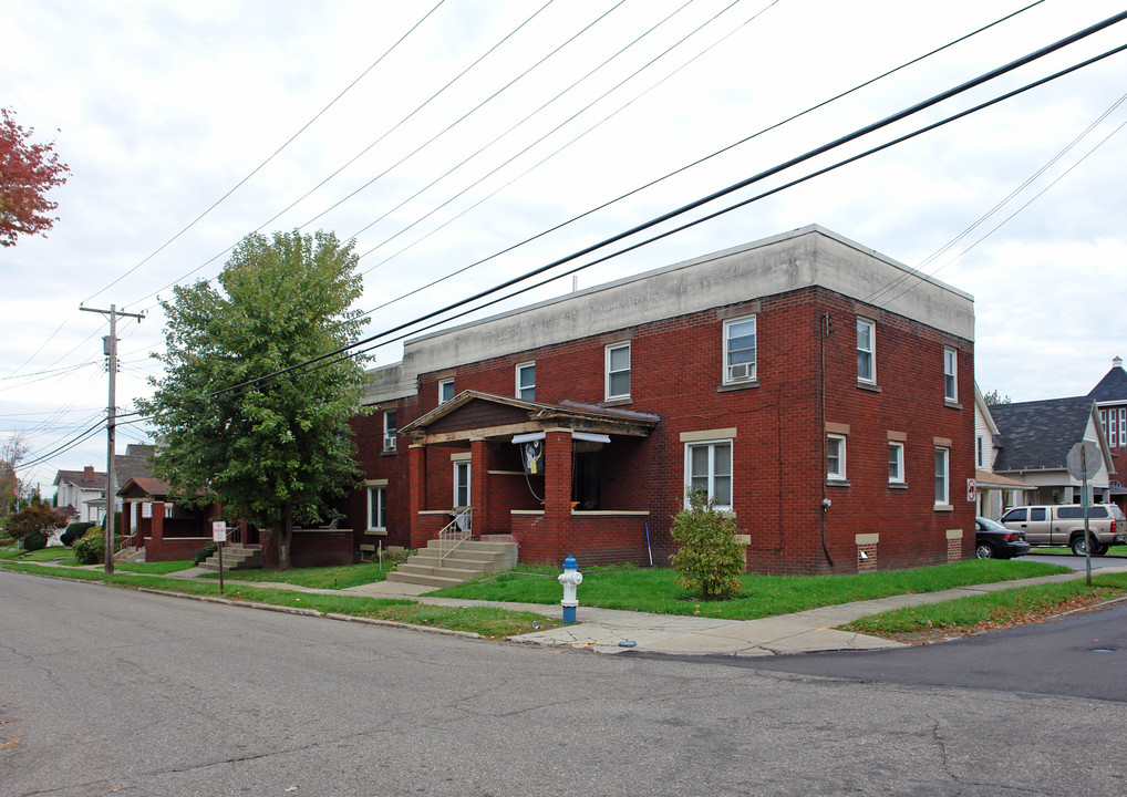 51 Hager St in Hubbard, OH - Building Photo