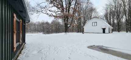9211 E Y Z Ave in Vicksburg, MI - Building Photo - Building Photo