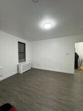 58-40 43rd Ave in Queens, NY - Building Photo - Building Photo