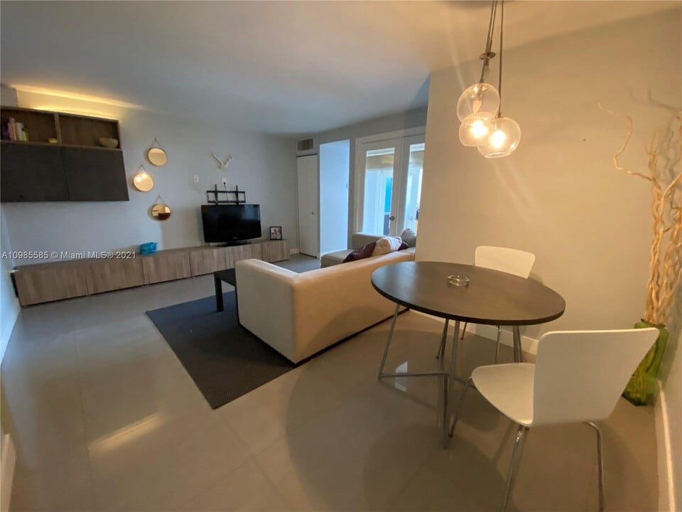 921 Jefferson Ave, Unit 3B in Miami Beach, FL - Foto de edificio