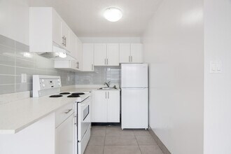 2040 Nelson St in Vancouver, BC - Building Photo - Building Photo