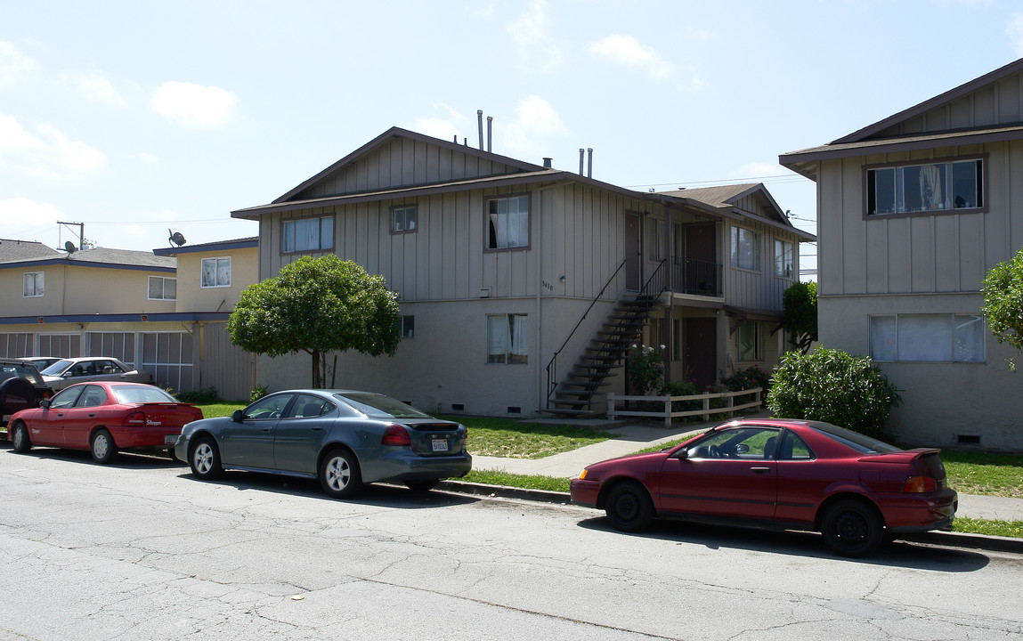 3410 Rolison Rd in Redwood City, CA - Building Photo