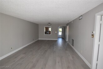 5667 Rattlesnake Hammock Rd in Naples, FL - Building Photo - Building Photo