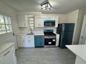 376 Terrace Pl in Oakmont, PA - Building Photo - Building Photo