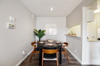 Urban Palms Apartment Homes in Houston, TX - Foto de edificio - Building Photo