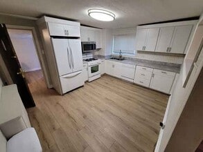 127 Hazelhurst Ave in Trenton, NJ - Building Photo - Building Photo