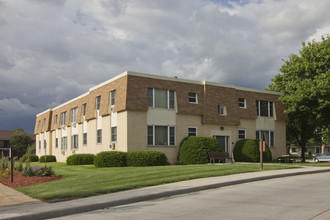 Saxony Manor in Kenosha, WI - Building Photo - Building Photo