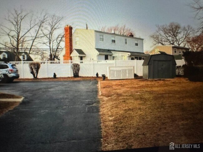 221 Maple Pl in Keyport, NJ - Building Photo - Building Photo