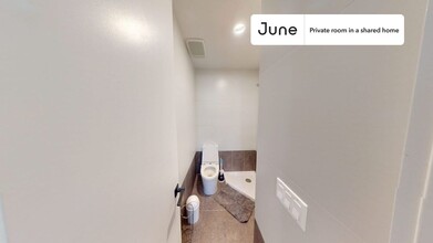 Private bedroom in 3 bed/2 bath Home in Brooklyn, NY - Building Photo - Building Photo