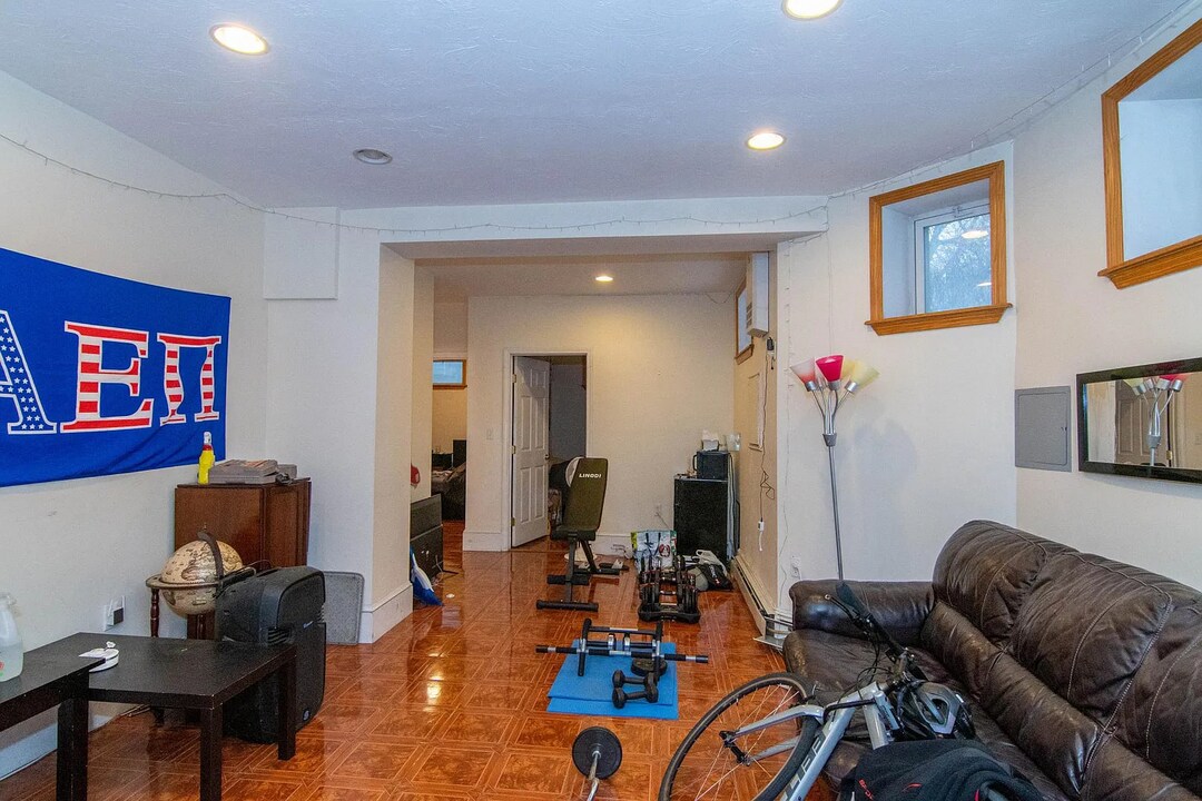 38 Babcock St, Unit 1 in Brookline, MA - Foto de edificio