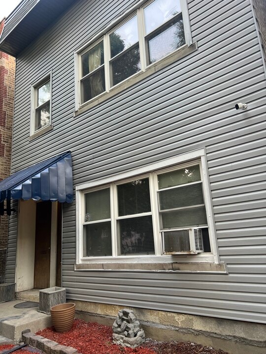 1533 N Rockwell St, Unit 1 in Chicago, IL - Foto de edificio