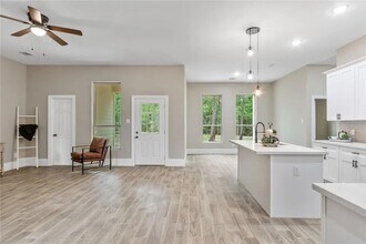 17324 E Holly Hill Dr in Plantersville, TX - Building Photo - Building Photo