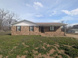 140 Meek St in Martin, TN - Building Photo
