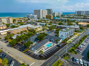 1020 N Riverside Dr in Pompano Beach, FL - Building Photo - Building Photo