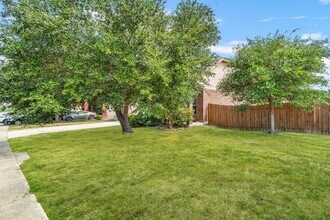 11654 Valley Garden in San Antonio, TX - Foto de edificio - Building Photo