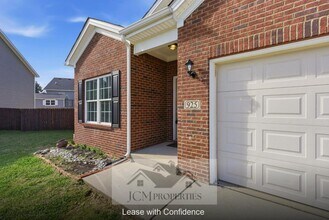 925 Dawson Creek Way in Lexington, KY - Building Photo - Building Photo