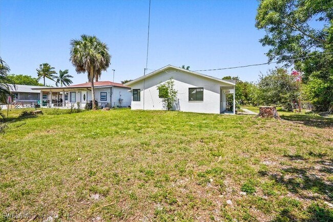 3652 Hibiscus Ave in Naples, FL - Building Photo - Building Photo
