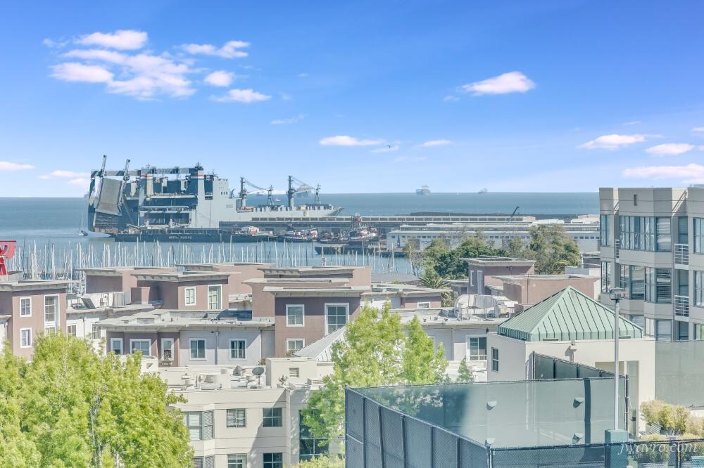 219 Brannan St in San Francisco, CA - Building Photo