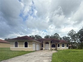 616 Columbus Ave in Lehigh Acres, FL - Building Photo