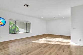 4045 Riviera Dr in San Diego, CA - Building Photo - Building Photo