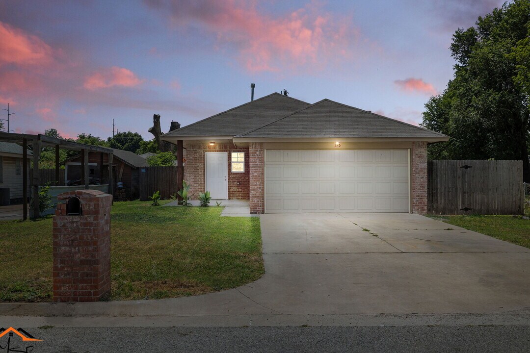 118 S L Ave in El Reno, OK - Building Photo