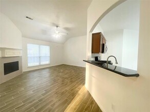 10015 Tulip Trails Ct in Houston, TX - Building Photo - Building Photo
