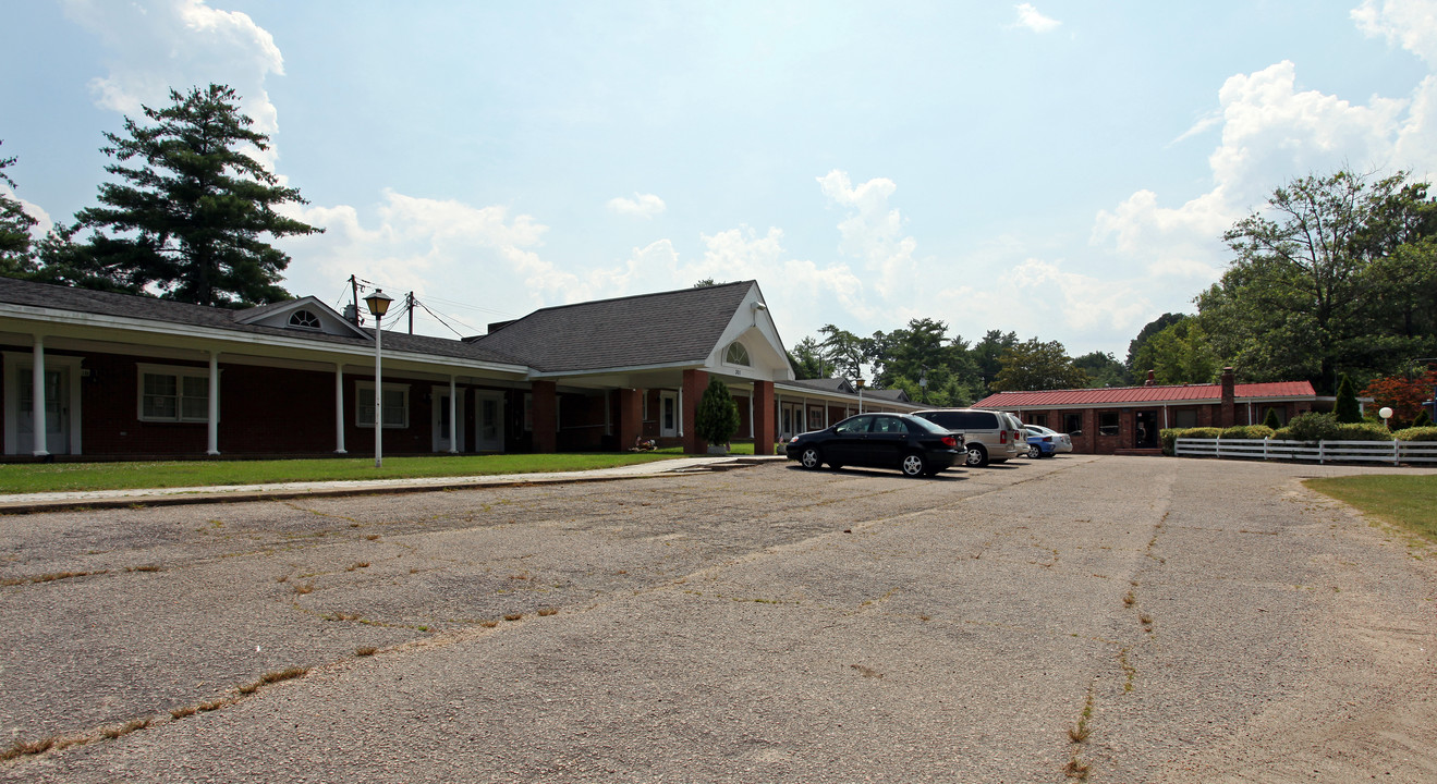 301 Sunset Dr in Fuquay Varina, NC - Building Photo