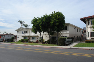 Provincial Apartments in San Diego, CA - Foto de edificio - Building Photo