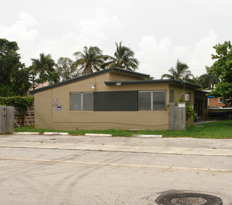 1081 NE 80th St in Miami, FL - Foto de edificio