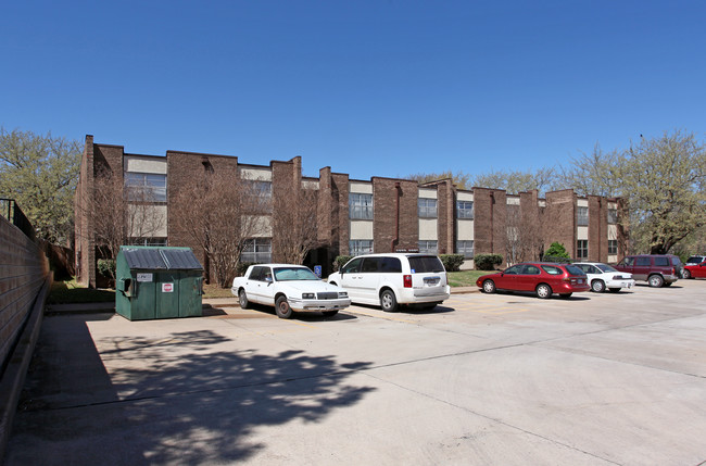 College View Apartments in Edmond, OK - Building Photo - Building Photo