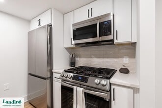 1221 S Eads St, Unit 01-0103 in Arlington, VA - Building Photo - Building Photo