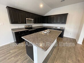 5816 Utopia Dr in Fort Worth, TX - Foto de edificio - Building Photo