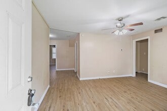 946 Milam St in Liberty, TX - Building Photo - Building Photo