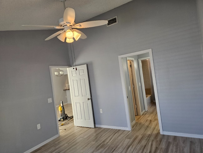 6387 Gateway Ave in Sarasota, FL - Building Photo - Building Photo
