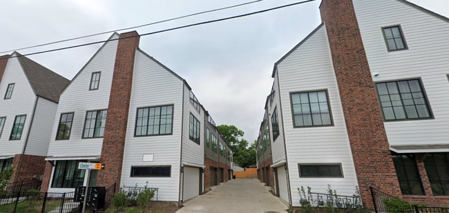 106 Chester Ct in Dallas, TX - Building Photo - Building Photo
