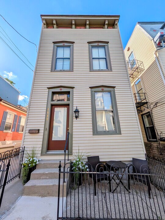 1117 Belvedere St, Unit 1 in Cincinnati, OH - Building Photo