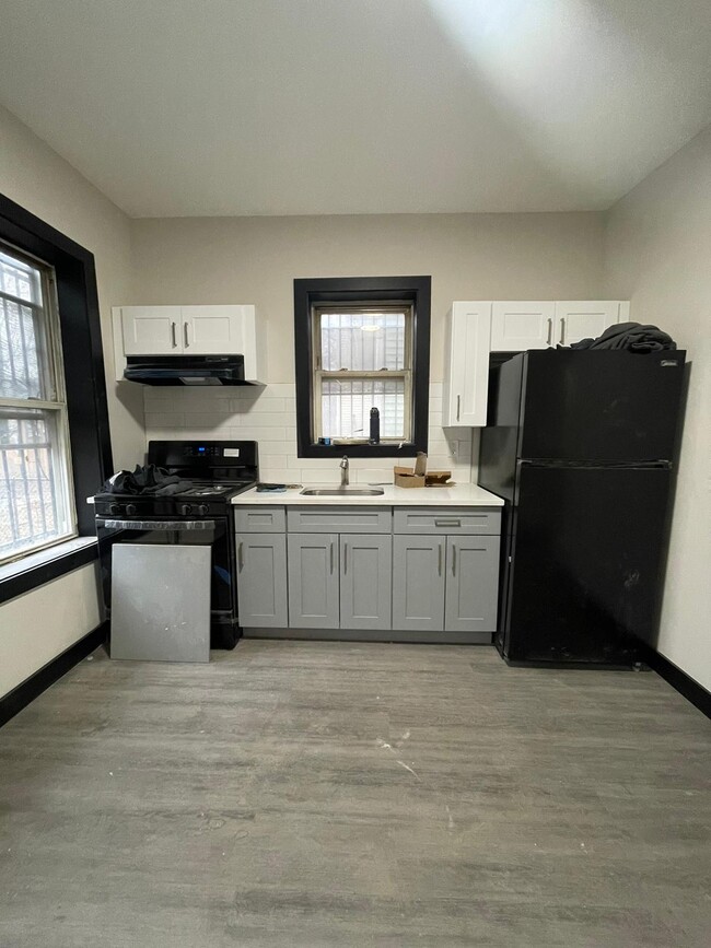 125 Wegman Pky, Unit 3