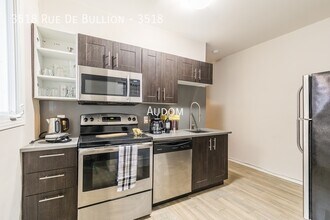 3518 Rue De Bullion in Montréal, QC - Building Photo - Building Photo