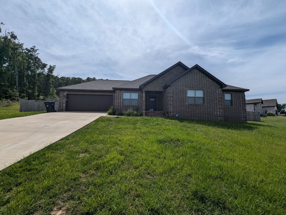 44 Riverwood Dr in Batesville, AR - Building Photo