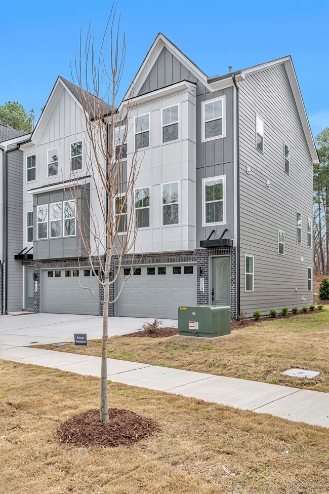 2120 Opulent Oaks Ln in Durham, NC - Foto de edificio - Building Photo