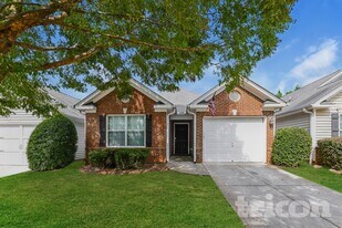 613 Shadow Lake Dr in Lithonia, GA - Building Photo