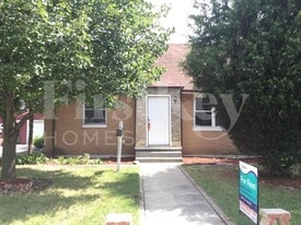 123 Keller Ave in Waukegan, IL - Building Photo