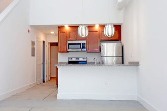 First Colony Flats in Norfolk, VA - Building Photo - Interior Photo