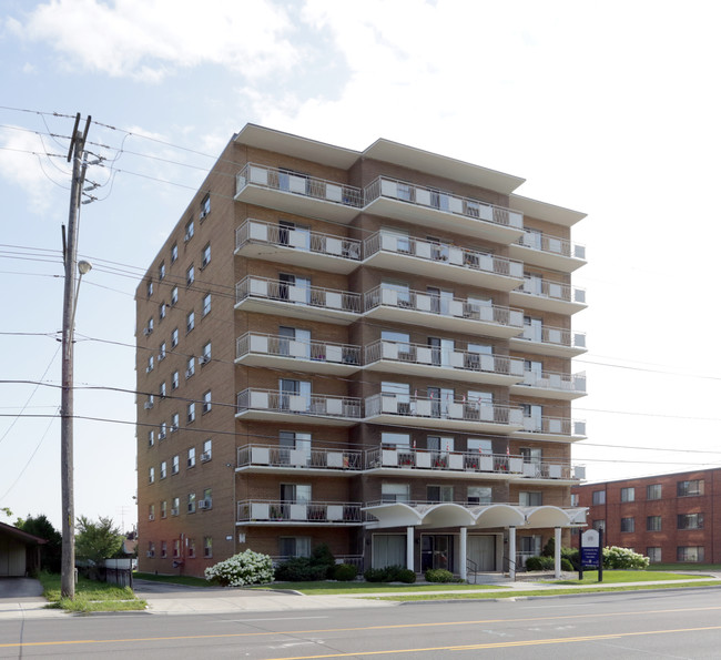 Elite Apartments in Hamilton, ON - Building Photo - Building Photo