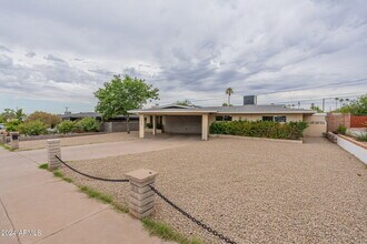 1320 E Orchid Ln in Phoenix, AZ - Building Photo - Building Photo