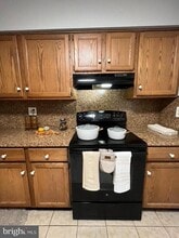 102 Dudley Ave in Narberth, PA - Foto de edificio - Building Photo