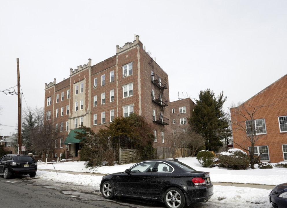 Westfield Arms in Westfield, NJ - Building Photo